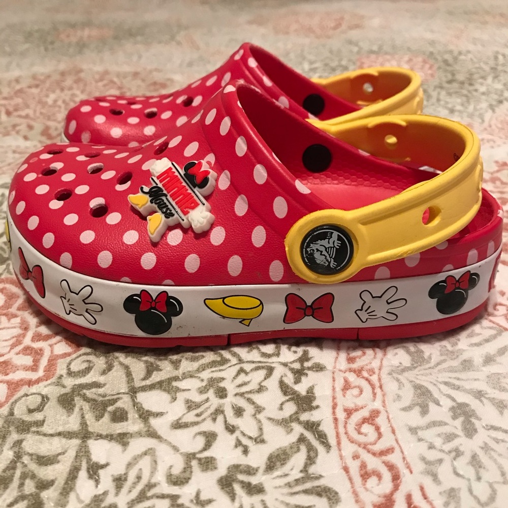 Disney Parks Minnie Mouse light up Crocs!